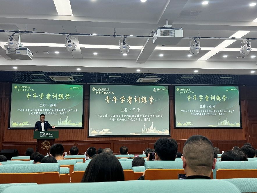 会议室里的人们AI 生成的内容可能不正确。